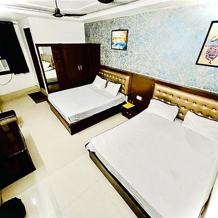 Premium Boston Rooms Family Hotel Agra  Buitenkant foto