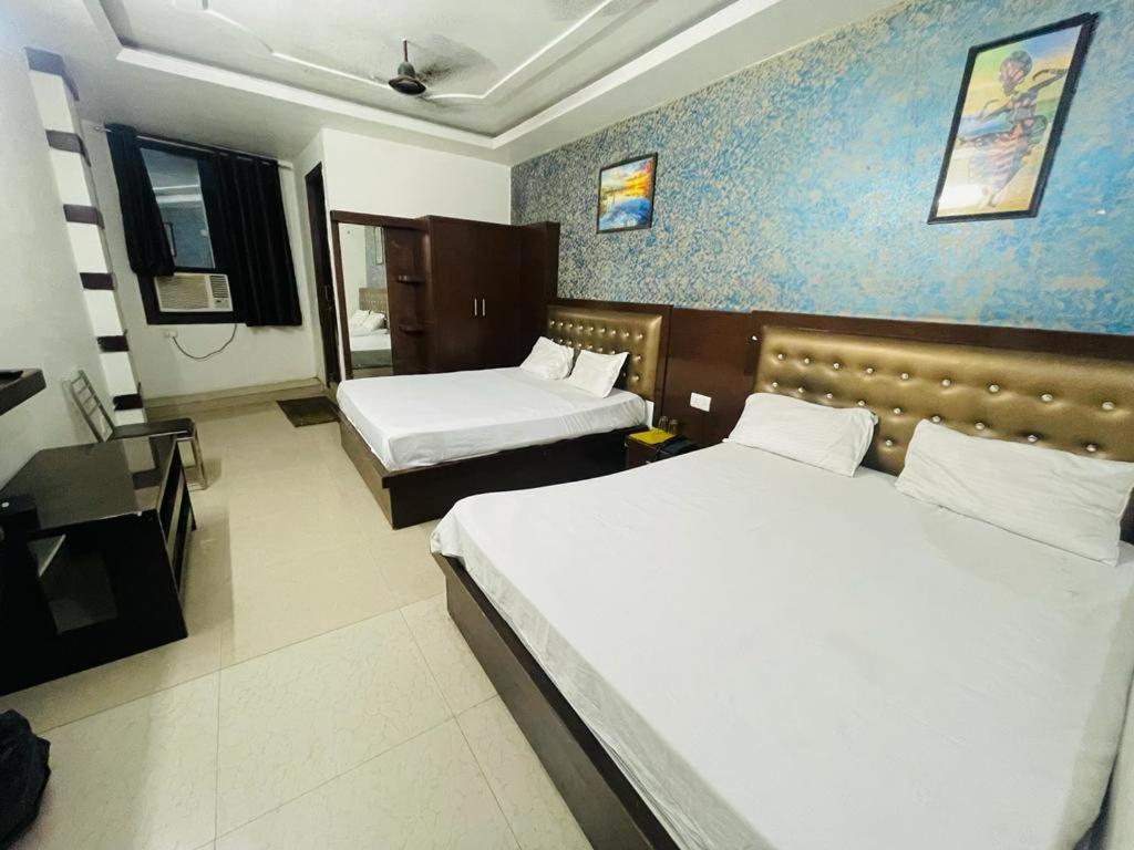 Premium Boston Rooms Family Hotel Agra  Buitenkant foto
