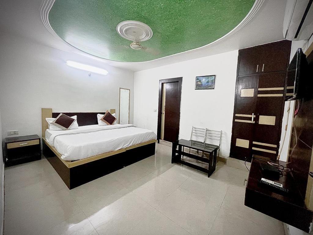 Premium Boston Rooms Family Hotel Agra  Buitenkant foto