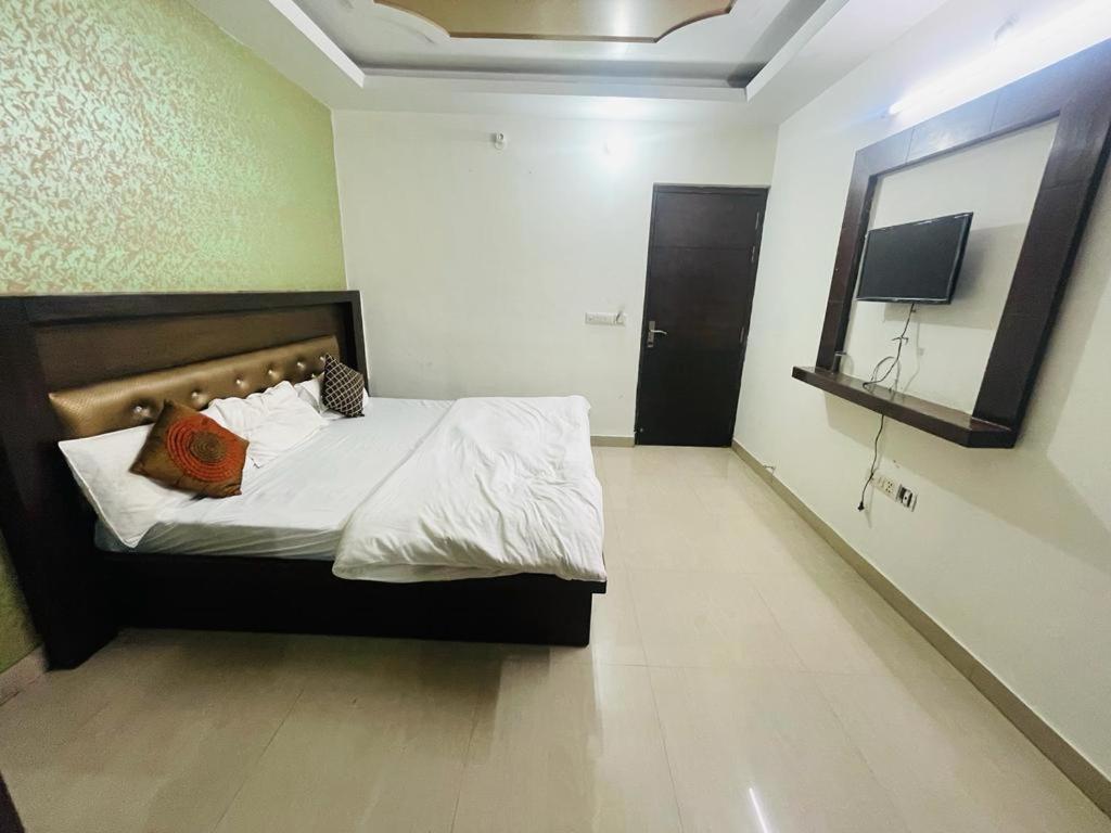 Premium Boston Rooms Family Hotel Agra  Buitenkant foto